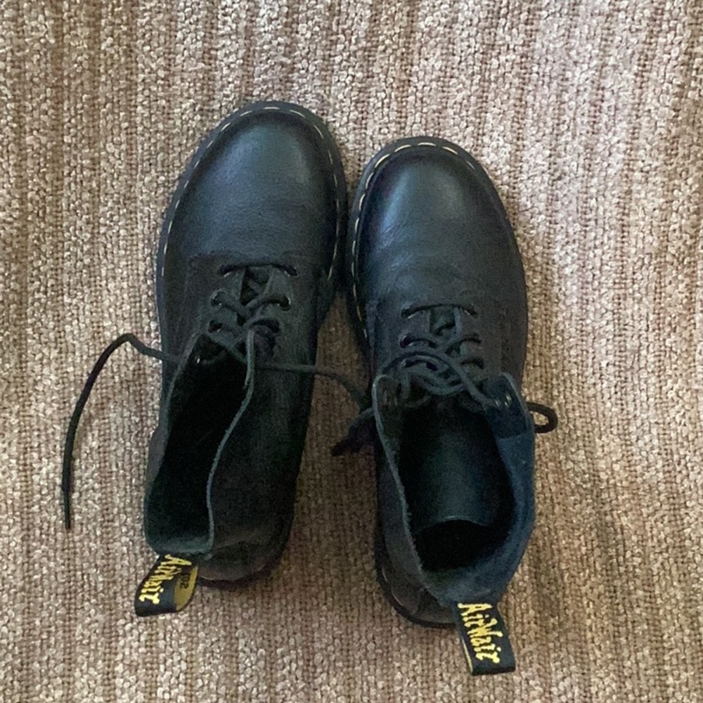 Dr. Martens Women’s 1460